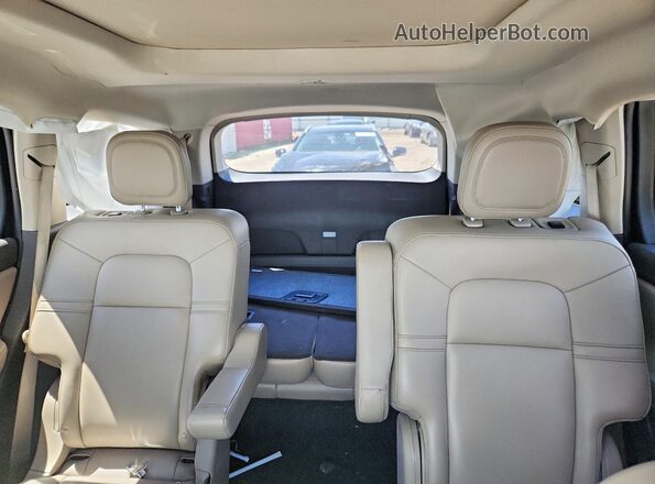 5LM5J6XC6PGL01985 2023 LINCOLN AVIATOR White Rear seats view