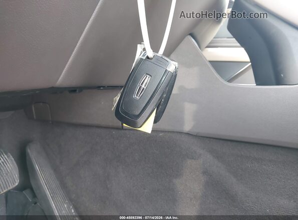5LM5J7WC3PGL00977 2023 LINCOLN AVIATOR Cream Vista del salpicadero