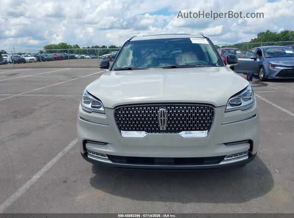 5LM5J7WC3PGL00977 2023 LINCOLN AVIATOR Cream Vista del cuadro de instrumentos