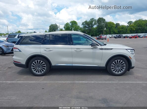 5LM5J7WC3PGL00977 2023 LINCOLN AVIATOR Cream Vista interior trasera