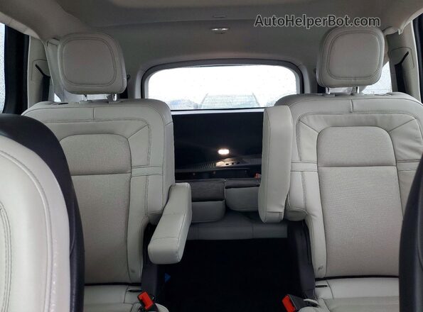 5LM5J7WC8SGL05178 2025 LINCOLN AVIATOR Black Rear seats view