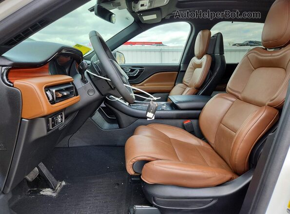 5LM5J7XC0RGL04387 2024 LINCOLN AVIATOR White Front interior view