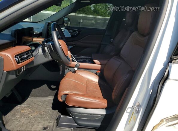 5LM5J7XC0SGL04377 2025 LINCOLN AVIATOR White Սալոնի դիմացի տեսք