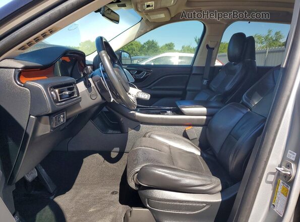 5LM5J7XC1LGL09217 2020 LINCOLN AVIATOR Silver წინა სალონის ხედი