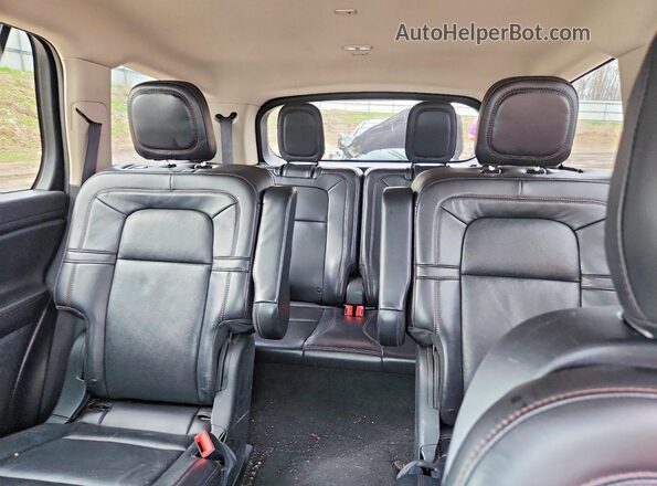 5LM5J7XC2LGL16967 2020 LINCOLN AVIATOR Silver უკანა სავარძლების ხედი
