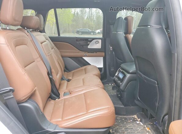 5LM5J7XC2PGL10415 2023 LINCOLN AVIATOR White Rear interior view
