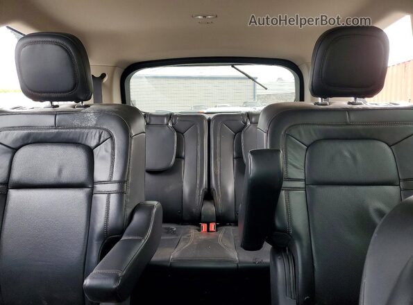 5LM5J7XC3LGL15536 2020 LINCOLN AVIATOR Gray Rear seats view