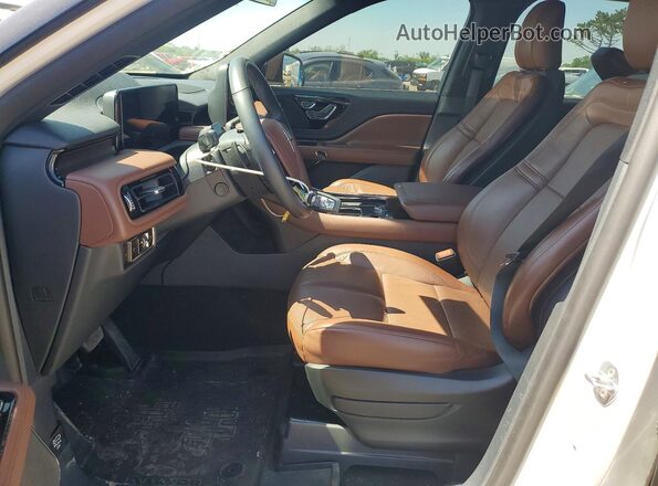 5LM5J7XC3SGL15860 2025 LINCOLN AVIATOR White Widok wnętrza z przodu