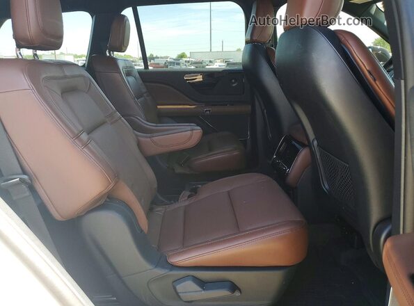5LM5J7XC3SGL15860 2025 LINCOLN AVIATOR White Widok wnętrza z tyłu