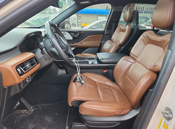 5LM5J7XC5NGL17467 2022 LINCOLN AVIATOR Silver Вид салону спереду
