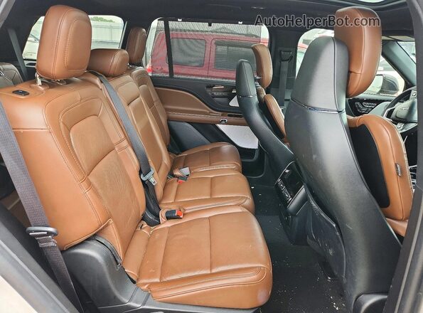 5LM5J7XC5NGL17467 2022 LINCOLN AVIATOR Silver Вид задньої частини салону