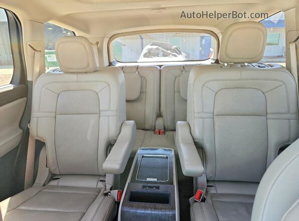 5LM5J7XC7LGL09819 2020 LINCOLN AVIATOR White Rear seats view
