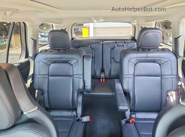 5LM5J7XC8TGL11255 2026 LINCOLN AVIATOR Black Հետևի նստատեղերի տեսք