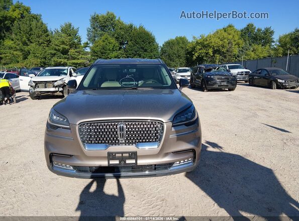 5LM5J7XC9LGL16299 2020 LINCOLN AVIATOR Champagne ხელსაწყოთა პანელის ხედი