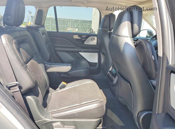 5LM5J7XC9LGL21129 2020 LINCOLN AVIATOR Silver Rear interior view