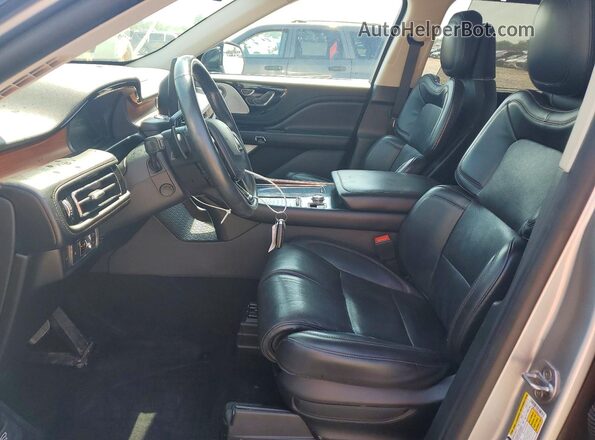 5LM5J7XC9LGL21129 2020 LINCOLN AVIATOR Silver Front interior view