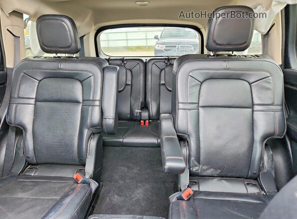 5LM5J7XC9NGL12126 2022 LINCOLN AVIATOR Charcoal Widok tylnych siedzeń