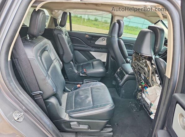 5LM5J7XC9NGL12126 2022 LINCOLN AVIATOR Charcoal Widok wnętrza z tyłu
