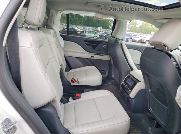 5LM5J7XC9SGL31433 2025 LINCOLN AVIATOR White Вид задньої частини салону