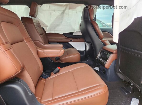 5LM5J7XCXSGL02779 2025 LINCOLN AVIATOR White Vista interior trasera