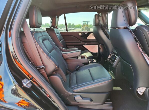 5LM5J9XC2SGL11147 2025 LINCOLN AVIATOR Black Rear interior view
