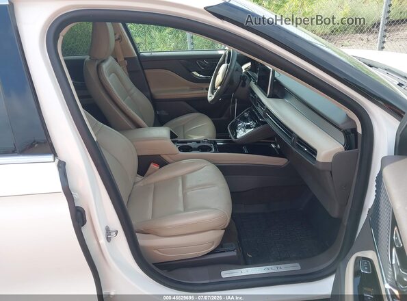 5LMCJ1C90MUL05516 2021 LINCOLN CORSAIR White Front interior view