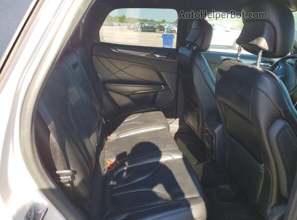 5LMCJ1C93KUL09976 2019 LINCOLN MKC White Вид задніх сидінь