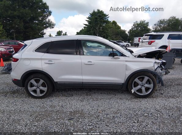 5LMCJ1C94HUL40467 2017 LINCOLN MKC White Rear interior view