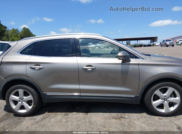 5LMCJ1C94HUL52084 2017 LINCOLN MKC Beige Вид задньої частини салону