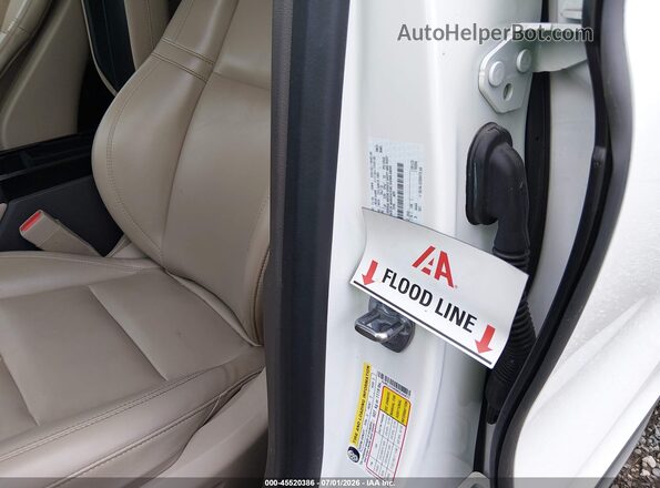 5LMCJ1C95MUL04877 2021 LINCOLN CORSAIR White Widok z przodu