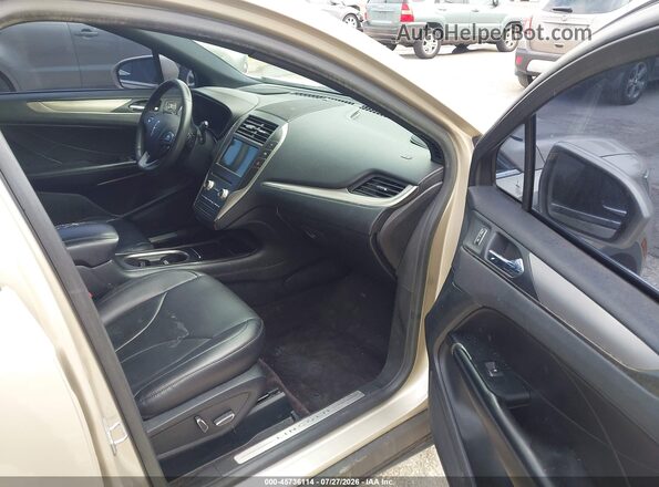 5LMCJ1C96HUL70358 2017 LINCOLN MKC Beige Vista interior delantera
