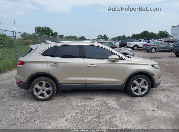 5LMCJ1C96HUL70358 2017 LINCOLN MKC Beige Vista interior trasera