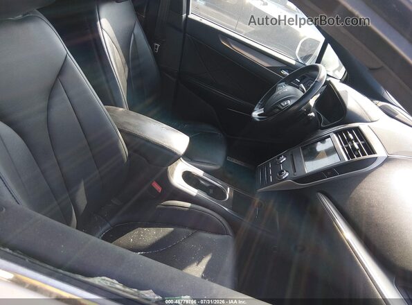 5LMCJ1C98GUJ15922 2016 LINCOLN MKC White Front interior view