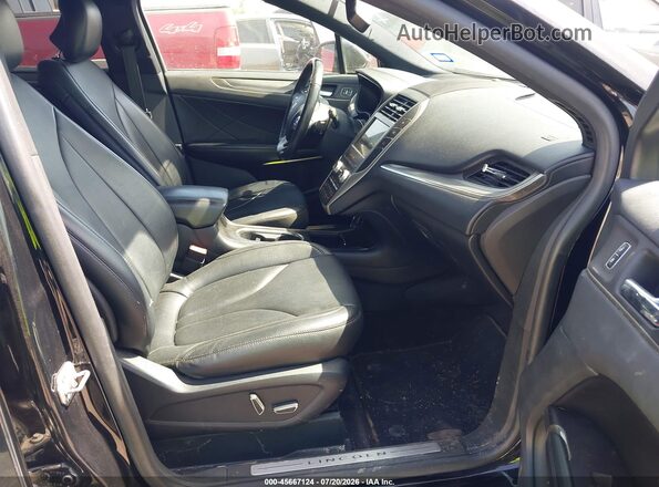 5LMCJ1C98JUL00530 2018 LINCOLN MKC Черный Вид салона спереди