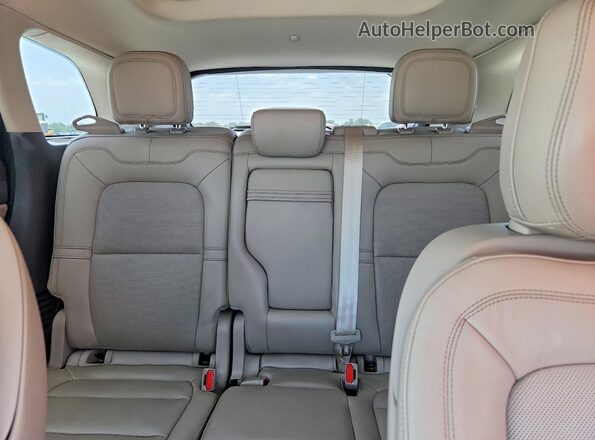 5LMCJ1C98LUL03978 2020 LINCOLN CORSAIR Gold Rear seats view