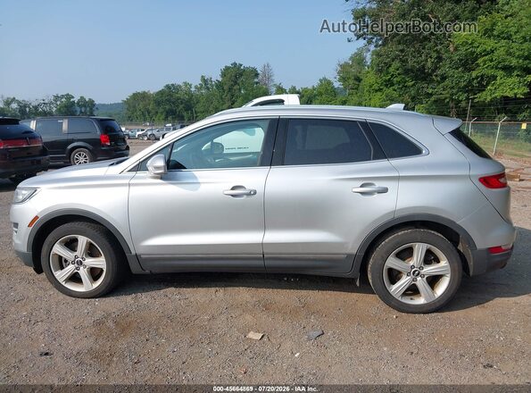 5LMCJ1D97GUJ21693 2016 LINCOLN MKC Silver 360 interior view