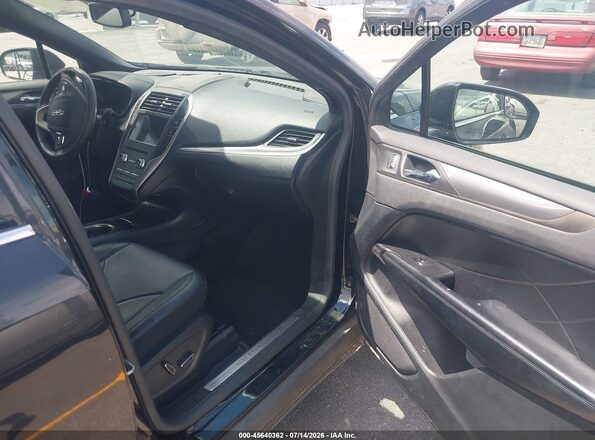 5LMCJ1D98KUL07008 2019 LINCOLN MKC Черный Вид салона спереди