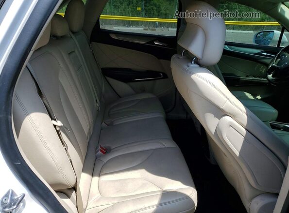 5LMCJ1D98KUL15593 2019 LINCOLN MKC White Vista interior trasera