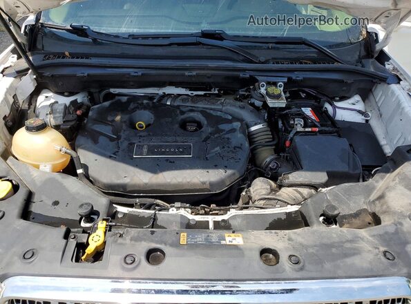5LMCJ1D98KUL15593 2019 LINCOLN MKC White Vista del compartimento del motor