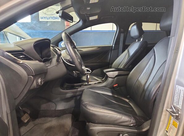 5LMCJ1D99HUL32332 2017 LINCOLN MKC Серебряный Вид салона спереди