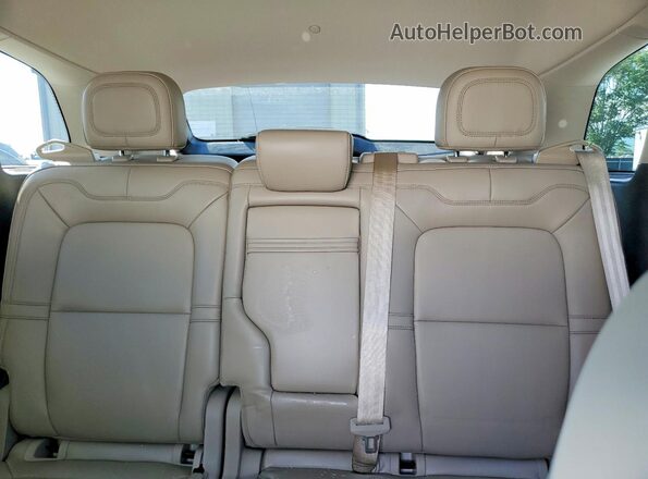 5LMCJ1DA9RUL26963 2024 LINCOLN CORSAIR White Vista de los asientos traseros