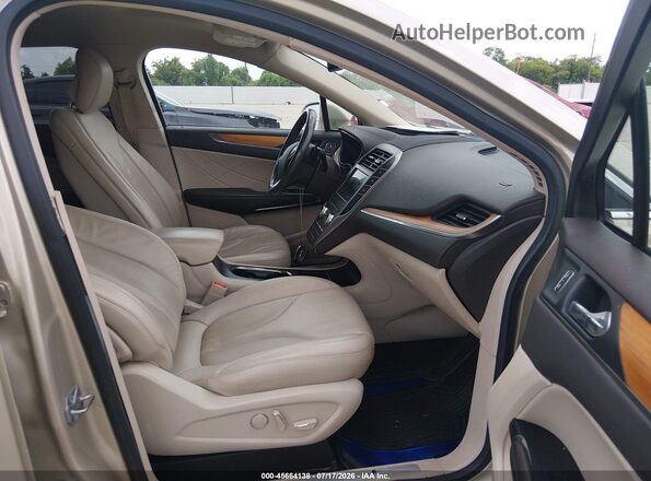 5LMCJ2C90HUL14387 2017 LINCOLN MKC Gold წინა სალონის ხედი