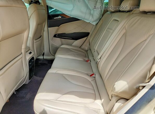 5LMCJ2C91JUL30555 2018 LINCOLN MKC Beige უკანა სალონის ხედი