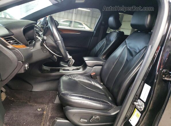 5LMCJ2C93HUL08518 2017 LINCOLN MKC Черный Вид салона спереди