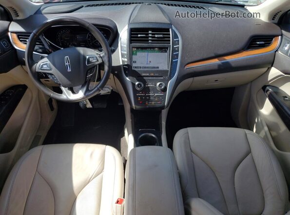5LMCJ2C94KUL16585 2019 LINCOLN MKC Red Vista del salpicadero