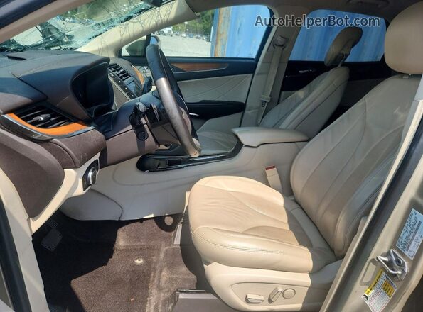 5LMCJ2C95HUL24073 2017 LINCOLN MKC Beige Vista interior delantera