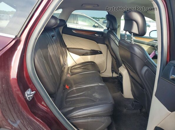 5LMCJ2C95JUL13841 2018 LINCOLN MKC Maroon Vista de los asientos traseros