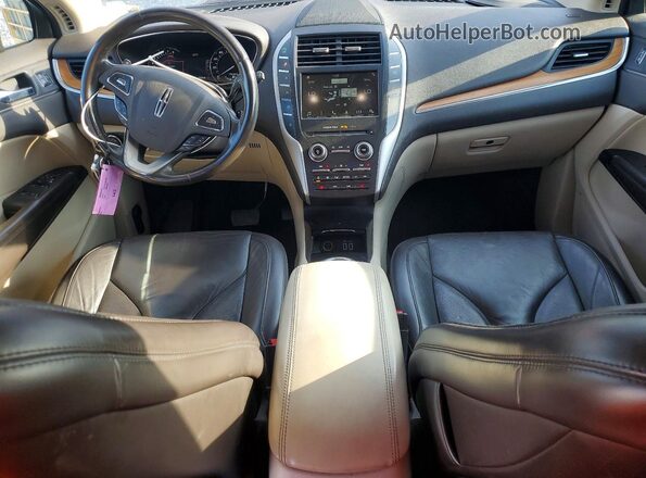 5LMCJ2C95JUL13841 2018 LINCOLN MKC Maroon Vista del salpicadero