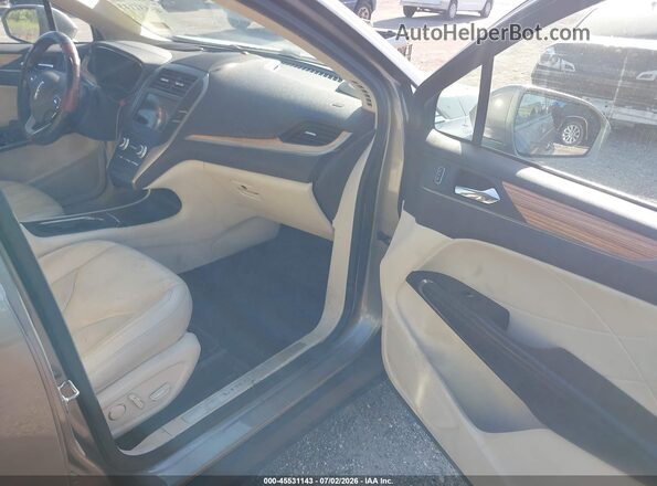 5LMCJ2C96GUJ26827 2016 LINCOLN MKC Gray Front interior view