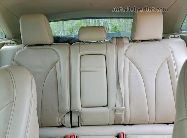 5LMCJ2C96KUL09959 2019 LINCOLN MKC White Vista de los asientos traseros
